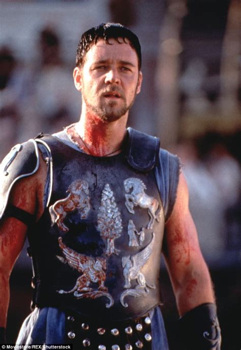 russell crowe weight in gladiator